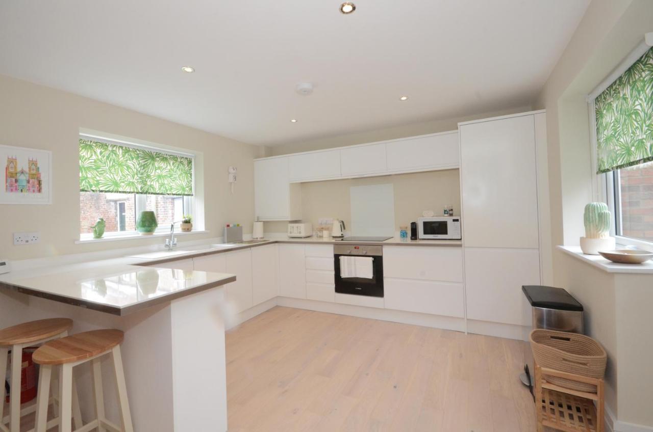 The Mews - 2 Bedroom Luxury, Spacious House With Free Parking York Eksteriør bilde